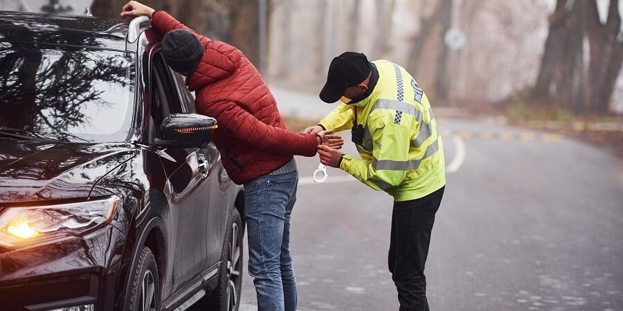 Huir de la policía o Negarse a dar el alto ante un requerimiento policial no es un delito